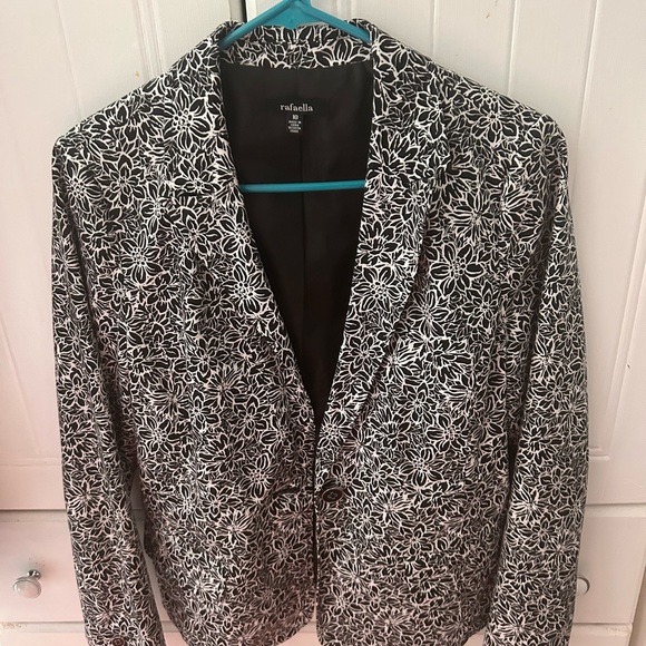 Rafaella Black and White Floral Blazer Lined with Pockets and Button Front - Picture 1 of 6